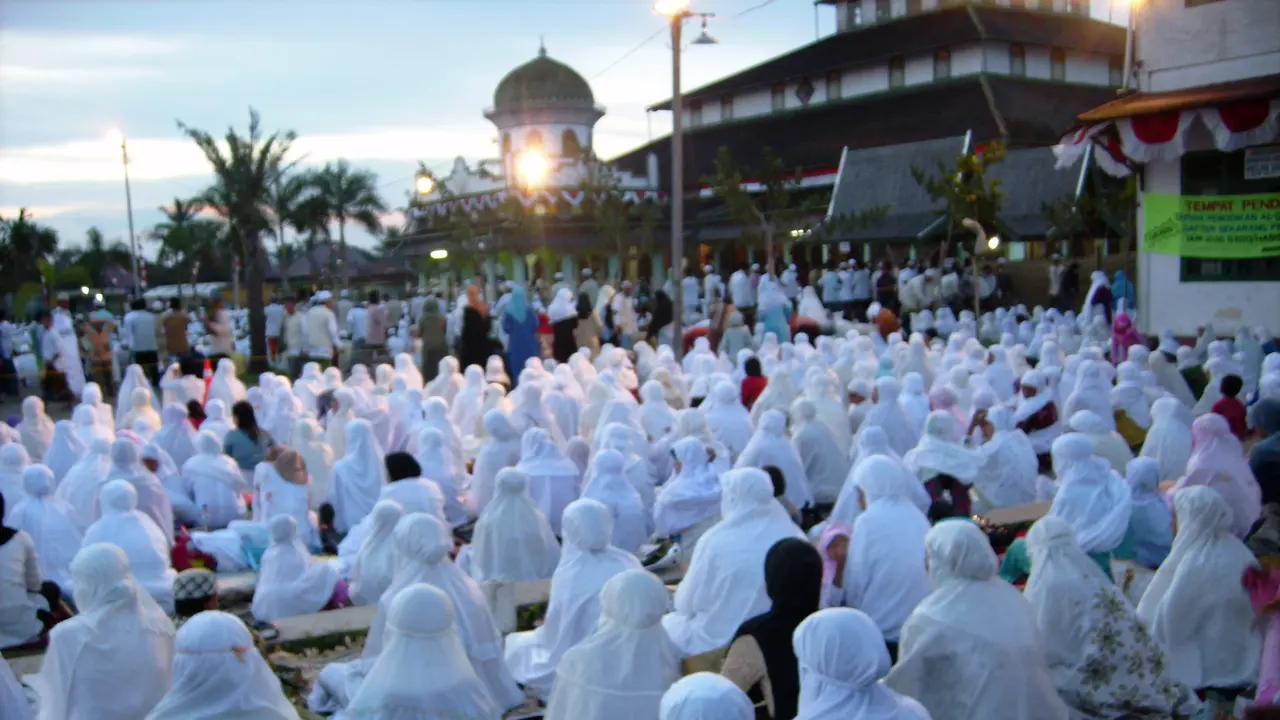 Bikin Kangen Kampung Halaman, Ini Tradisi Malam Nisfu Sya’ban