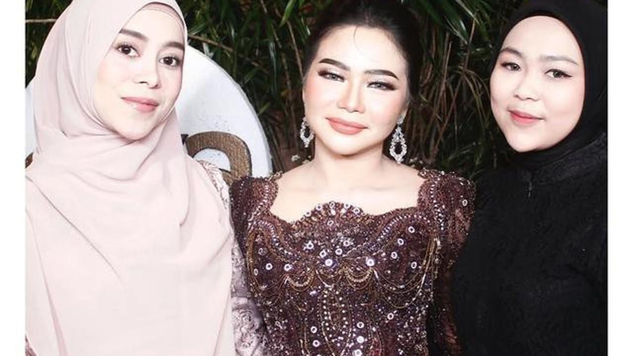 6 Potret Lesti Kejora di Pertunangan Rara LIDA, Menawan Kenakan Kebaya Pastel