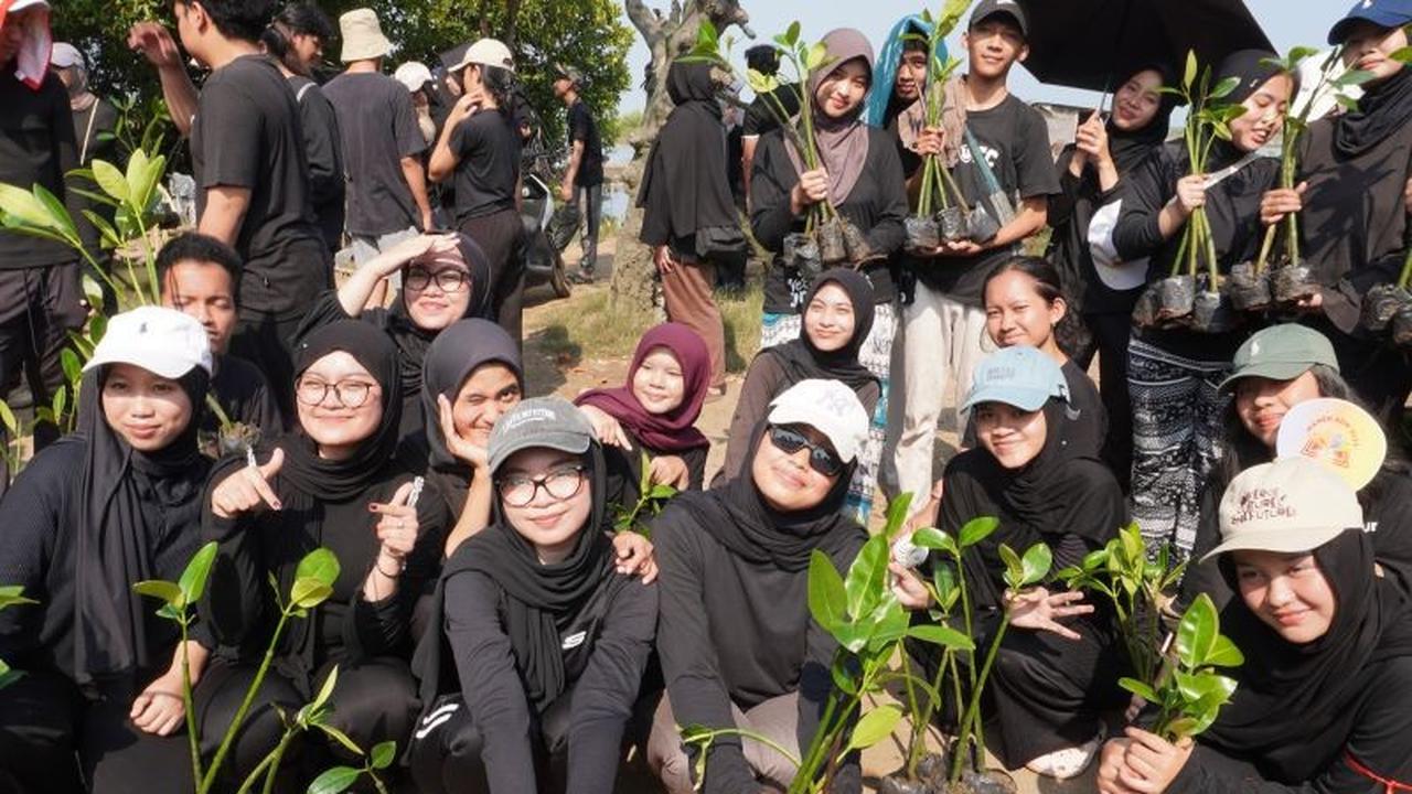 Fakta Unik: Vokasi UI Edukasi Lingkungan Pesisir Muara Bungin, Pasang Lampu hingga Tanam Bakau