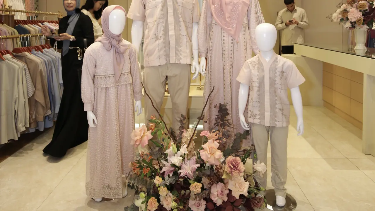 Sanika, Eksplorasi Budaya Minang dengan Warna Baru di Baju Lebaran Sarimbit dari Ria Miranda