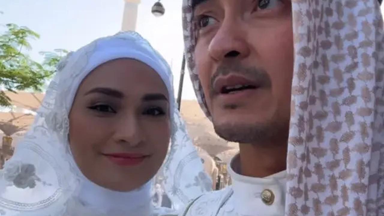 10 Potret Pernikahan Zumi Zola dan Putri Zulhas di Madinah, Dinikahkan Ust Adi Hidayat