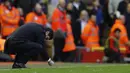 Pelatih Tottenham, Mauricio Pochettino, terlihat gemas saat timnya gagal menjebol gawang Liverpool pada lanjutan Liga Inggris di Stadion Anfield, Liverpool, Minggu (3/4/2016) dini hari WIB. (Reuters/Phil Noble)