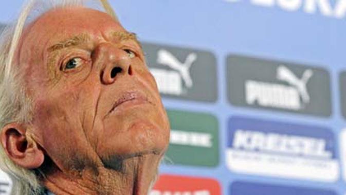 Leo Beenhakker (AFP PHOTO / JANEK SKARZYNSKI) 