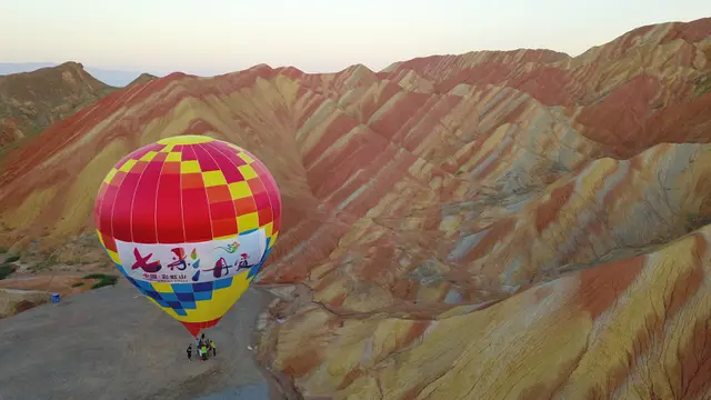 FOTO: Melihat Keindahan Alam Zhangye Geopark di China
