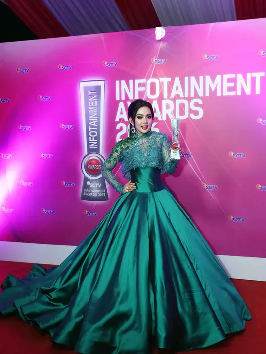 Saat ditemui di Mall Cinere Bellevue, Cinere, Jakarta Selatan, Rabu (27/1), Syahrini menjelaskan persiapannya menjelang konser dan kesibukannya sekarang. (Nurwahyunan/Bintang.com)