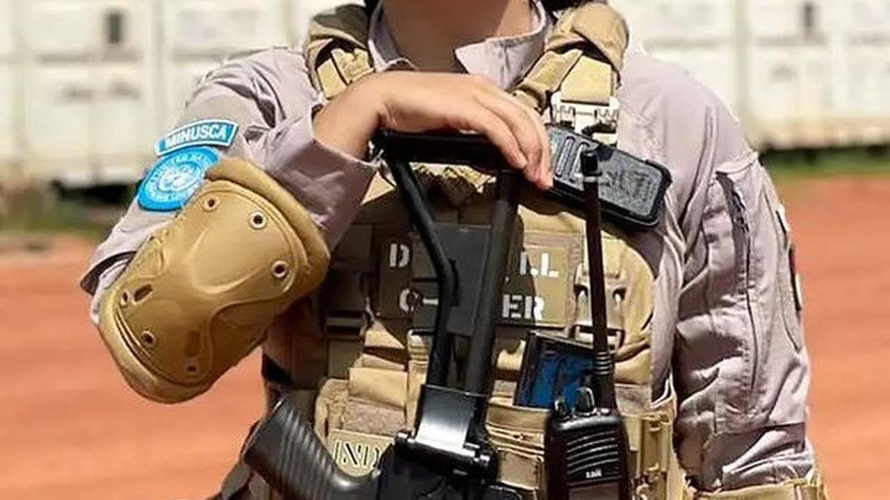 Polisi wanita (Polwan) cantik ini bukanlah sosok sembarangan. Ia dikenal sebagai wanita berprestasi. <br>