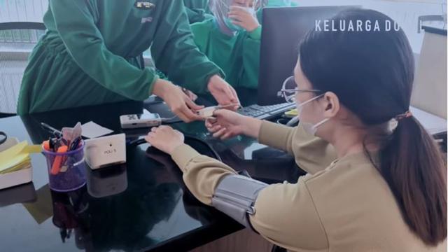 7 Momen Nella Kharisma Jalani USG Kandungan, Ditemani Suami dan Anak
