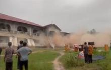 Gedung Pesantren di Aceh Ambruk ke Sungai Akibat Longsor