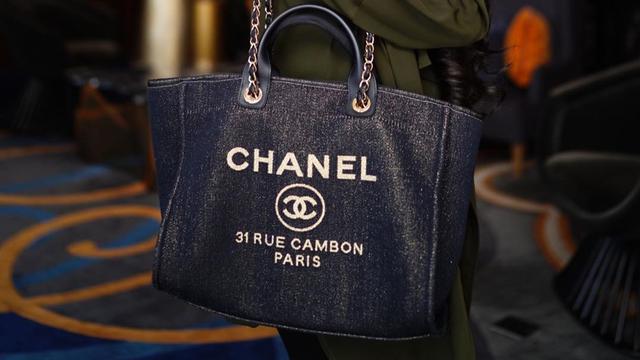 Koleksi Tas Sandra Dewi