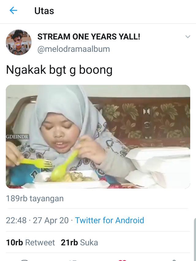 Tangkapan layar ulasan lontong Rahmawati Kekeyi. (Foto: Twitter @melodramaalbum)