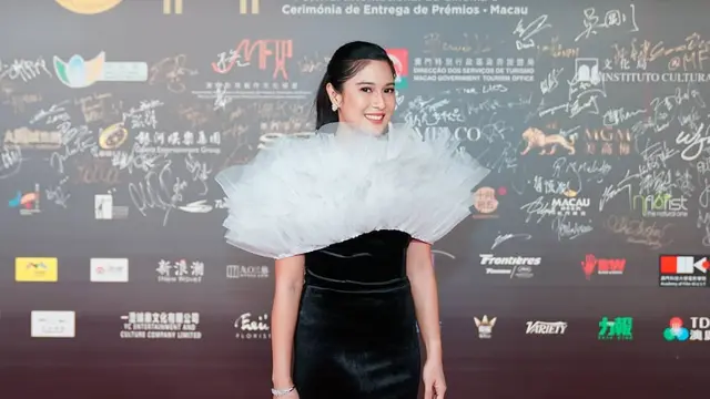 7 Gaya Dian Sastro Dalam Festival Film Makau 2019, Ada Foto Bareng Yoona SNSD