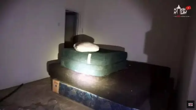 Rumah Chelsea Olivia yang terbengkalai (YouTube/Malam-Malam)