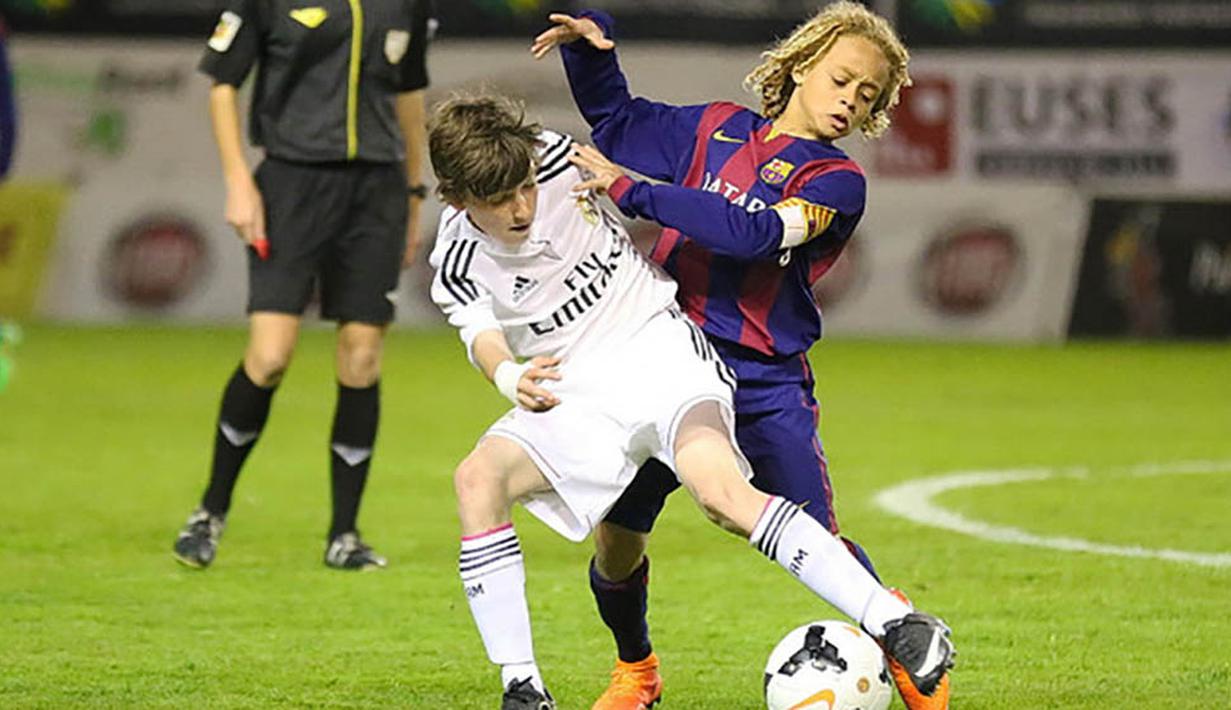 Meskipun demikian, Xavi Simons belum mengambil keputusan terkait masa depannya, sang ayah beranggapan bahwa putranya masih harus banyak belajar. (Estaticos.sport.es)