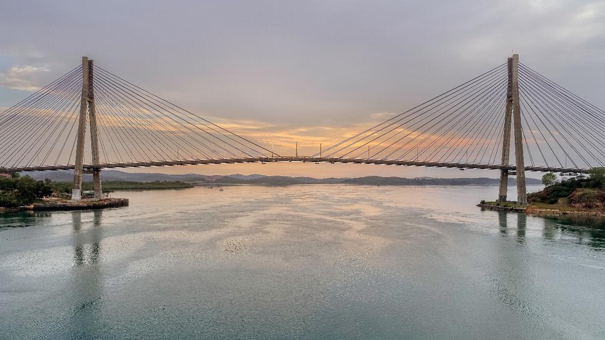 Spot Terbaik Keindahan Matahari Pagi di Jembatan Balerang