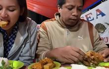 Potret Arie Kriting & Indah Permatasari Makan Pecel Lele di Pinggir Jalan, Bak Sejoli Pacaran Dalam Kesederhanaan