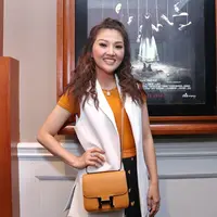 Setelah memutuskan menikah dengan presenter dan pemeran Ruben Onsu, Sarwendah Tan harus meminta izin dulu pada suaminya. Kini, setelah nikah dan mengurus anak, ia kembali bermain film. (Nurwahyunan/Bintang.com)