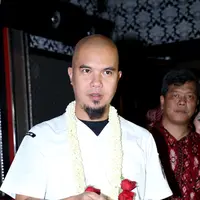 Ahmad Dhani menyatakan bahwa tempat karaoke Masterpiece ini memiliki keunggulan tersendiri dibandingkan dengan merk dagang yang lain. (Andy Masela/Bintang.com)