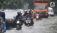 Titik-titik banjir berada di sejumlah lokasi di Jakarta Barat dan Jakarta Selatan. (merdeka.com/Arie Basuki)