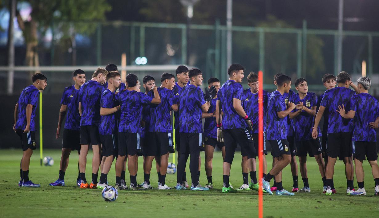 Pelatih Polandia U-17 Marcin Wlodarski mempunyai misi untuk menghambat Argentina agar tidak lolos ke babak 16 besar. Apabila Polandia sukses meraih kemenangan, maka masih mempunyai peluang untuk lolos ke babak 16 besar dengan jalur peringkat tiga terbaik. (Doc. LOC WCU17/BRY)