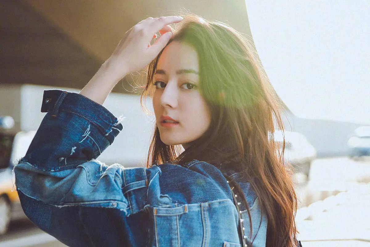 6 Potret Dilraba Dilmurat, Artis Asal China yang Curi Perhatian