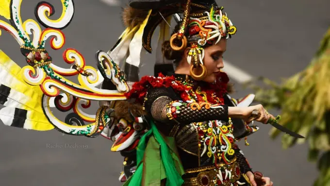 [Fimela] Cinta Laura