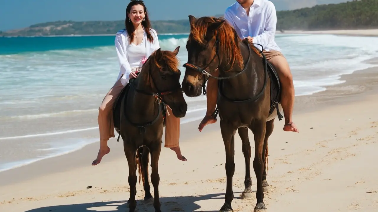 Aaliyah Massaid dan Thariq Halilintar Kompak Bergaya Resort Chic Saat Menginap di Resor Termahal