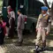 Aksi Bermesraan di TikTok Berakhir dengan Hukuman Cambuk