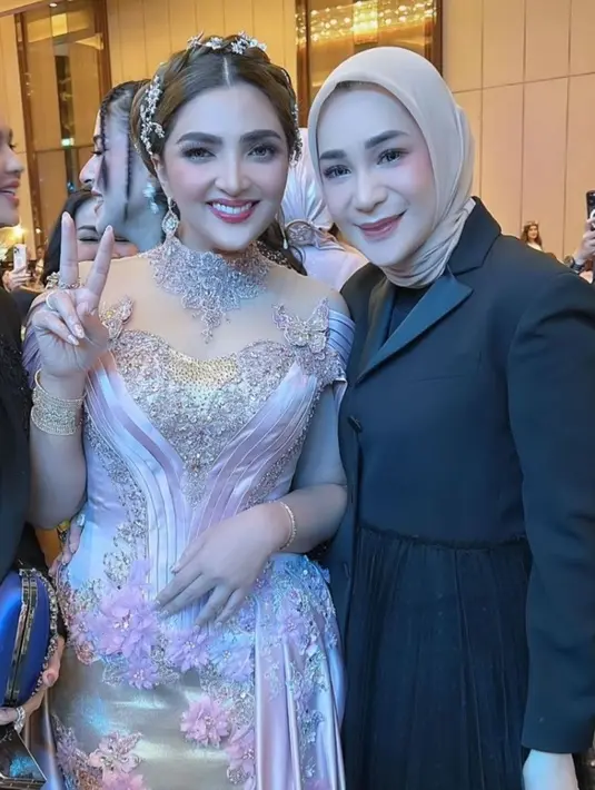 Di momen tersebut, Ashanty menggundang banyak rekan selebriti. [Instagram/ashanty_ash]