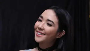 "Belajar dari nol, ada coach juga semuanya deh. Jadi mas Gading banyak dicurhatin dan dijadikan dummy buat latihan di rumah," ujar Gisela di Plaza Semanggi, Jakarta Selatan, Senin (26/9). (Nurwahyunan/Bintang.com)