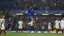 Pemain Chelsea, Eden Hazard melakukan selebrasi setelah mencetak gol ke gawang  AS Roma dalam laga penyisihan Grup C Liga Champions di Stamford Bridge, Rabu (18/10). Dua gol Hazard membawa Chelsea meraih hasil imbang 3-3. (AP/Kirsty Wigglesworth)
