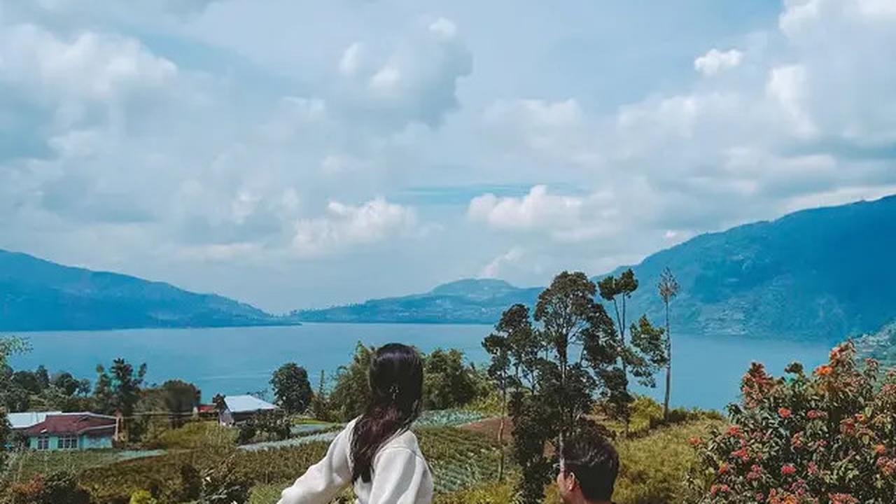 8 Potret Awkarin Ajak Pacar ke Padang, Bak Prewed Pakai Baju Adat