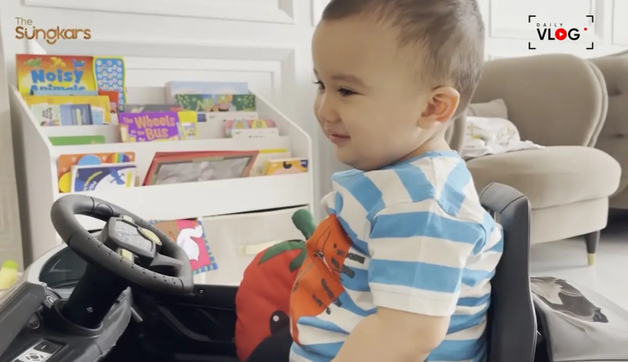 Irwansyah dan Ukkasya (Youtube/The Sungkars)