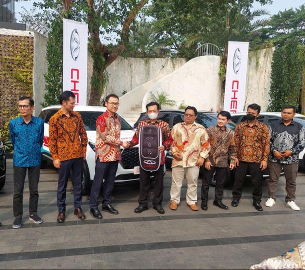 Chery berkomitmen&nbsp; memberikan kepuasan konsumen, dengan<br>mewujudkan nilai-nilai premium baik melalui keunggulan-kualitas produk maupun layanan purnajualnya," ujar Shawn Xu, Presiden Chery Sales Indonesia. kemarin (1/9).