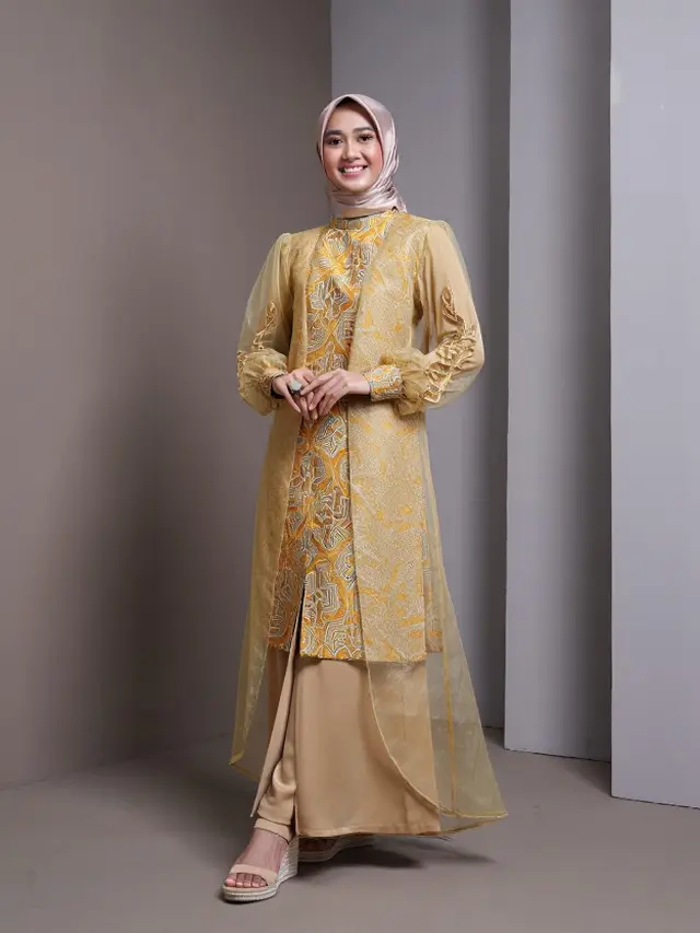 Model Batik Brokat Kombinasi Lengan Panjang Belah Tengah Terbaru 2025/Ilustrasi AI