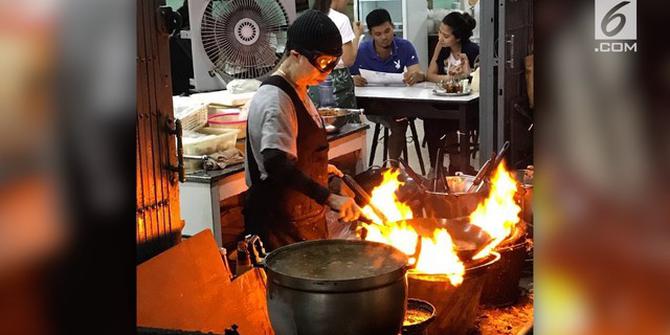 VIDEO: Heboh, Chef Kenakan Kacamata Selam Saat Memasak