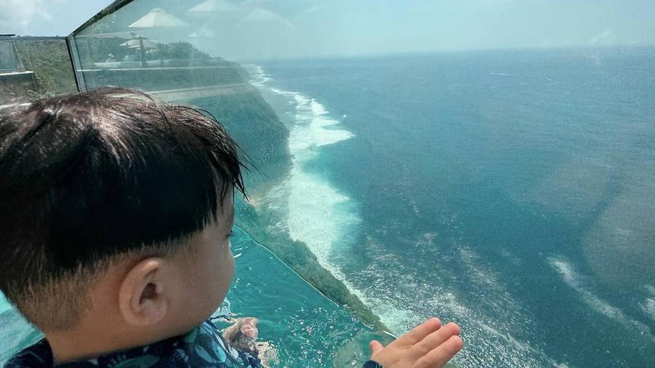 Baby Issa Tidak Takut Ketinggian