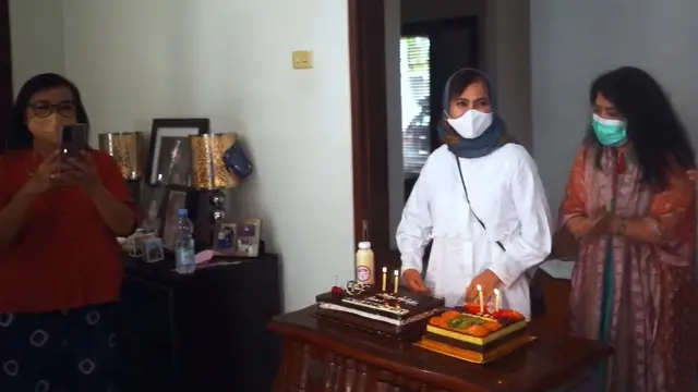 Jarang Tersorot, Ini 6 Potret Terbaru Anggia Novita Mantan Istri Ferry Irawan