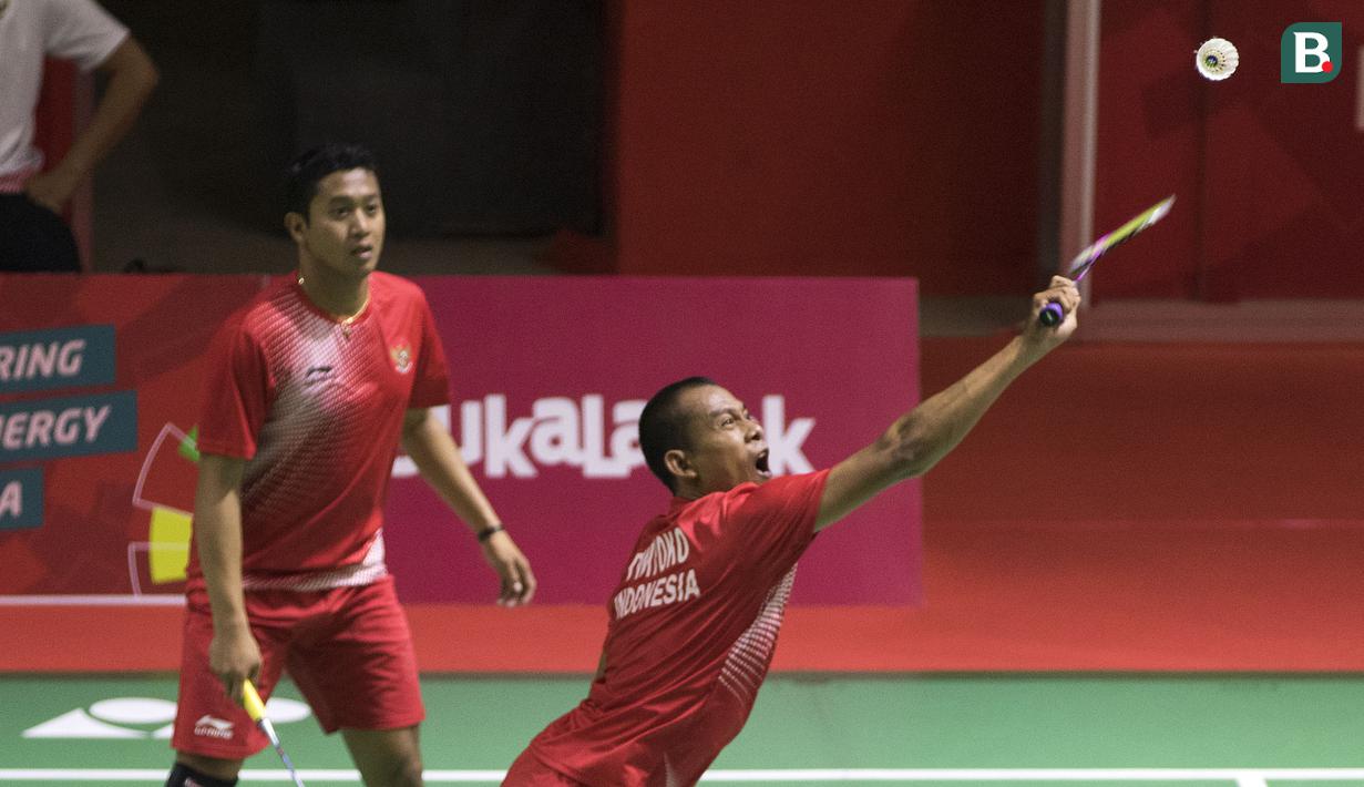 Fredy Setiawan/Dwiyoko pebulutangkis Indonesia meraih medali emas di nomor ganda putra SL3-SL4 setelah mengalahkan pasangan Korea pada Asian Para Games 2018 di Istora Senayan, Sabtu (13/10/2018).  (Bola.com/Peksi Cahyo)