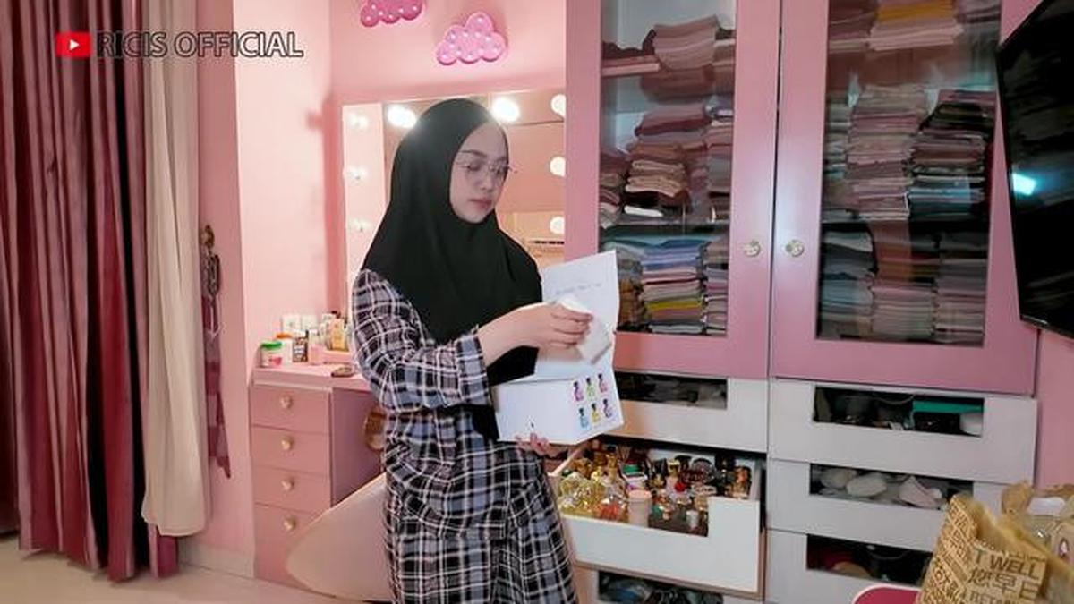 11 Potret Kamar Pink Ria Ricis di Rumah Lama, Room Tour Terakhir Sebelum Pindahan