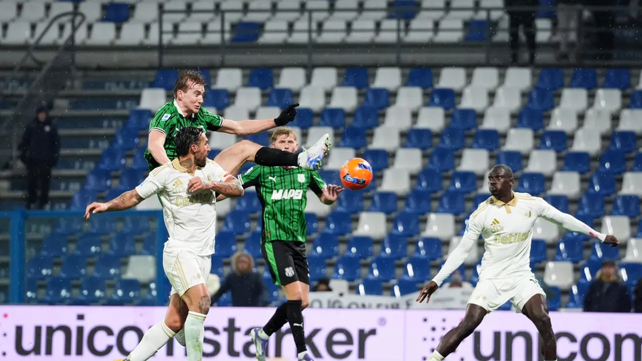 Kristian Thorstvedt dari Sassuolo mencetak gol pada laga Serie A melawan Pisa