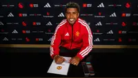 Manchester United mengenalkan Andrey Santos. (Dok. manutd.com)