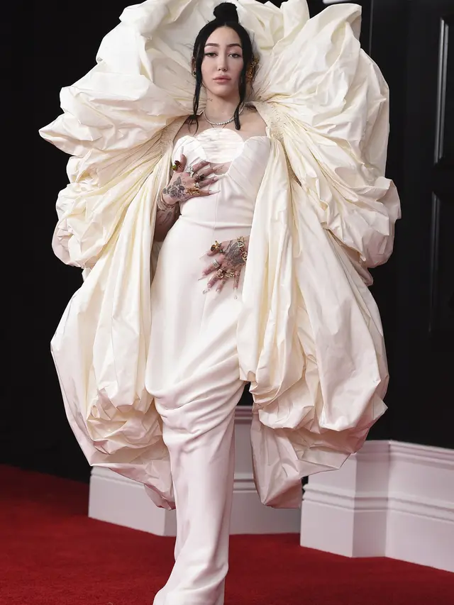 Noah Cyrus dalam Grammy Awards 2021. (Jordan Strauss/Invision/AP)
