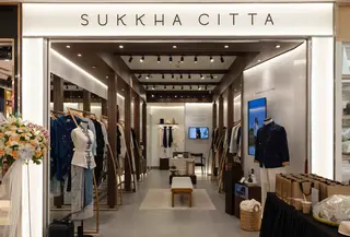 SukkhaCitta baru saja membuka kembali gerainya di Plaza Indonesia. Jadi oase slow fashion di tengah high-end brand (SukkhaCitta)