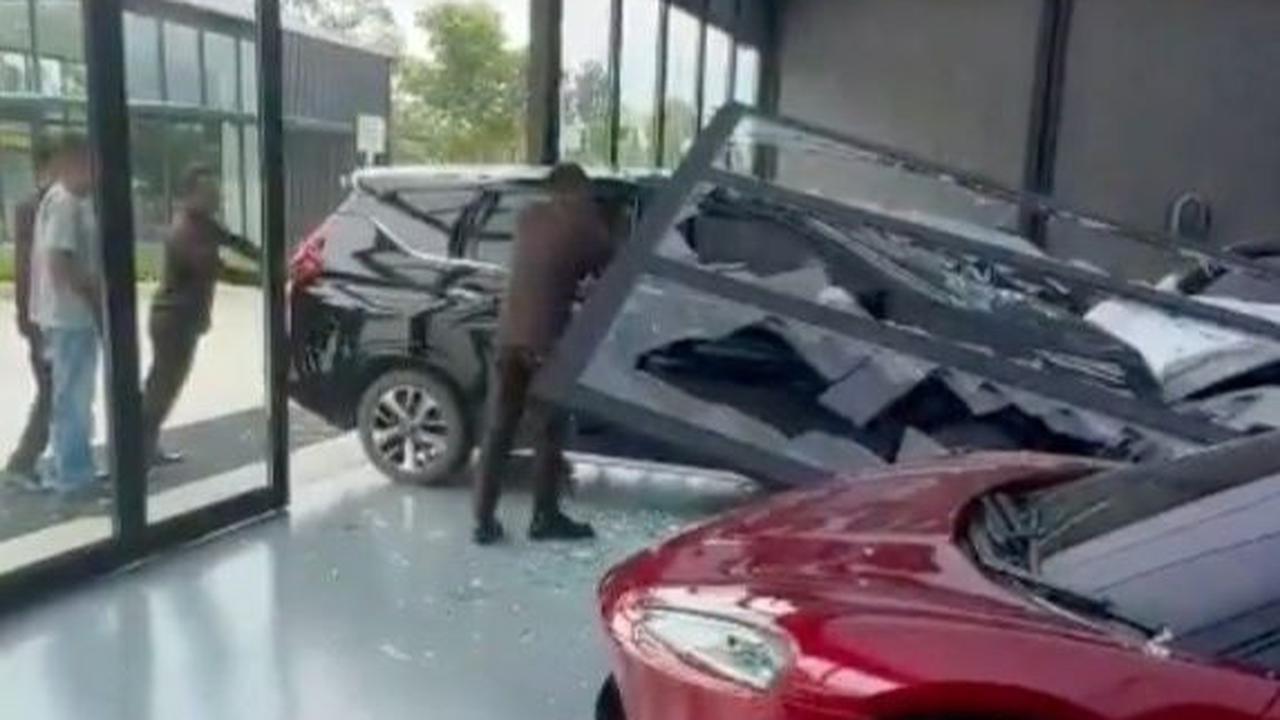 Kata Polisi soal Identitas Mobil Xpander yang Tabrak Porsche Rp8,9 M di Showroom Mewah PIK