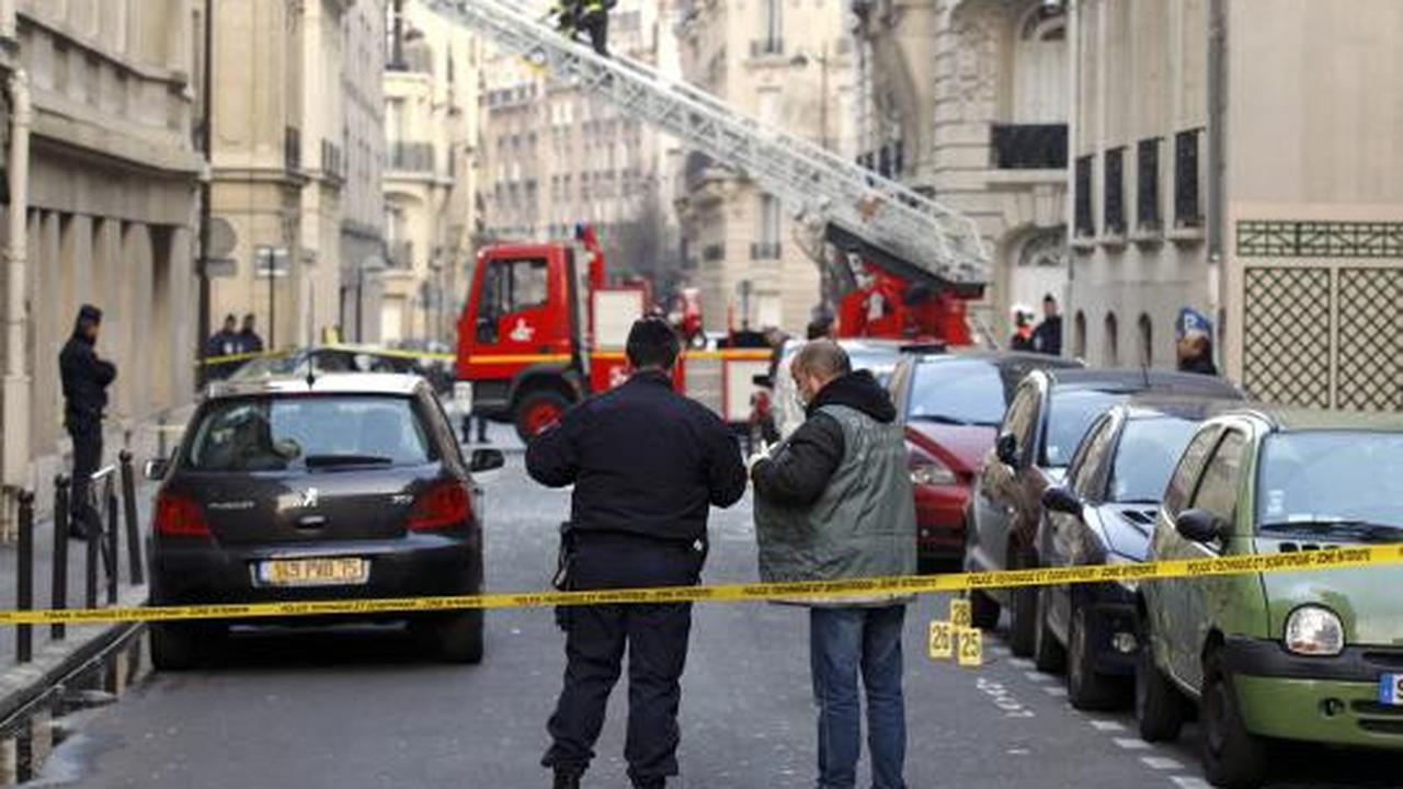 Bom di depan KBRI Paris