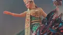 Yura Yunita berperan sebagai Mahadewi dengan pesona khas penguasa Pantai Selatan berbalut kostum hijau emas [@yurayunita]