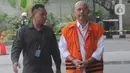 Wali Kota nonaktif Medan, Tengku Dzulmi Eldin bersiap menjalani pemeriksaan di gedung KPK, Jakarta, Senin (13/1/2020). Dzulmi Eldin kembali diperiksa KPK seabagai tersangka dalam kasus penerimaan suap dari Kepala Dinas PUPR Kota Medan Isya Ansyari. (merdeka.com/Dwi Narwoko)