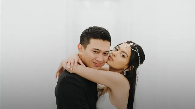 Baju Pengantin Adat Eva Celia dan Demas Narawangsa: Campur-Campur Kayak Taman Mini