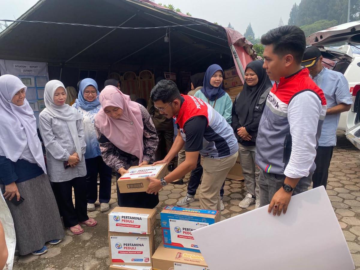 Bantu Korban Banjir Solok, Pertamina Turun Tangan Pasok Sembako & Alat Sekolah