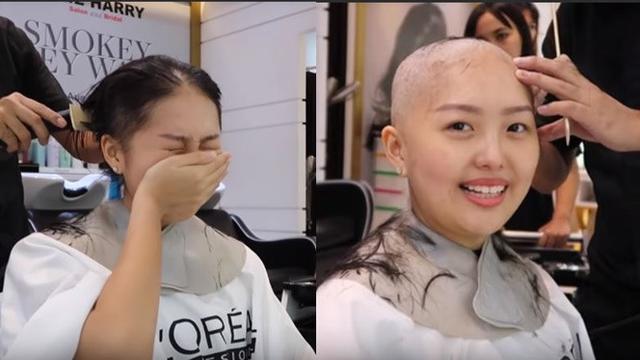 Momen Haru Wanita Pengidap Kanker Tetap Tersenyum Saat Rambutnya Dibotakin